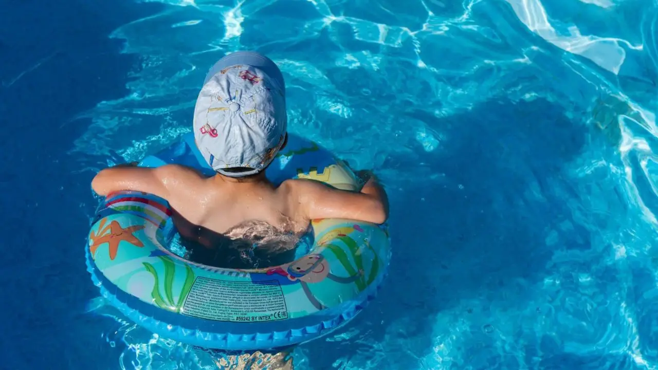 Roma, 5 bambini finiscono in ospedale dopo bagno in piscina: possibile intossicazione da cloro