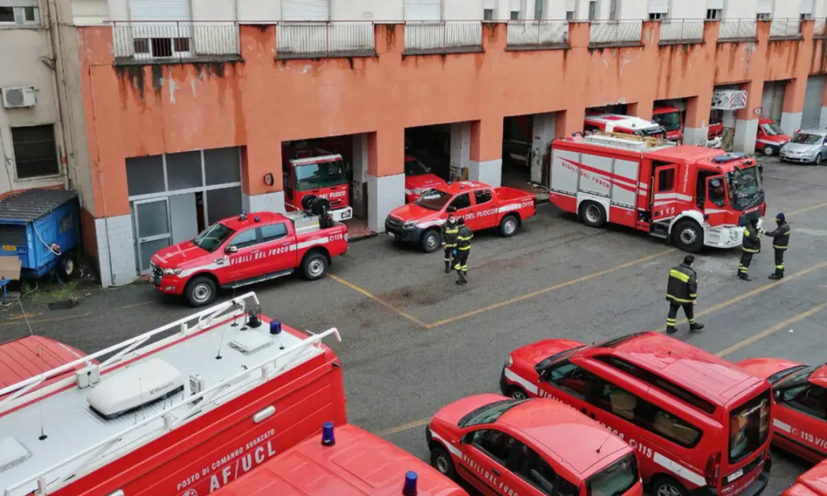 Caserme fatiscenti, l’allarme dei Vigili del Fuoco di Cosenza: “Viviamo nel degrado”