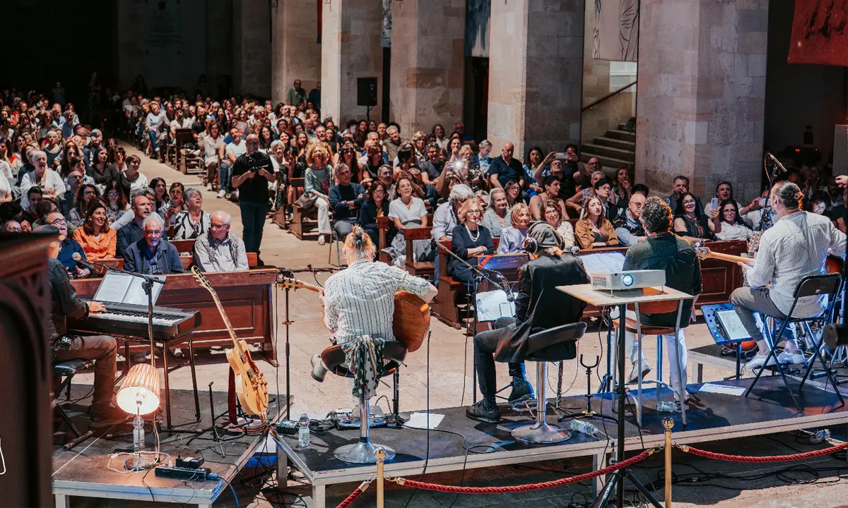 “Insieme per Pino”, emozioni e solidarietà nel concerto sold out della Fondazione Lilli Funaro