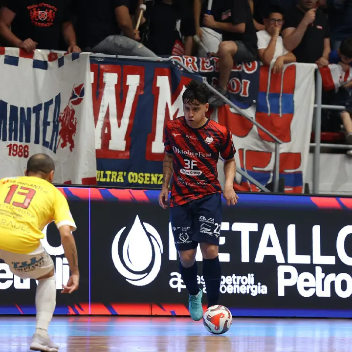 Pirossigeno Cosenza, è ancora Serie A. I rossoblù battono 6-3 Petrarca nello spareggio