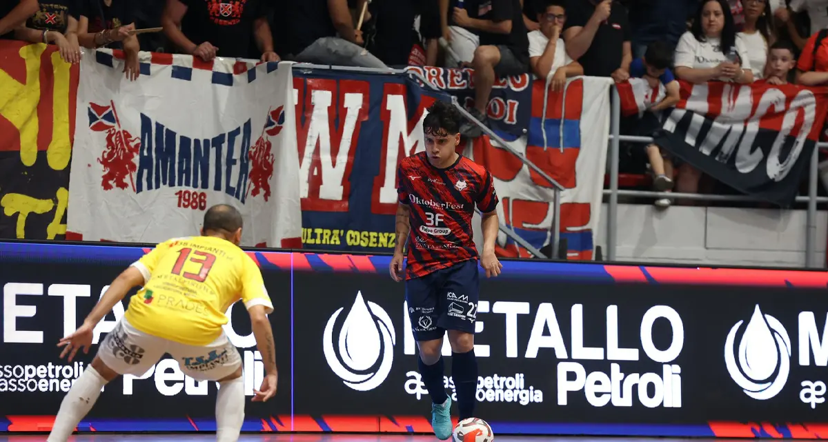 Pirossigeno Cosenza, è ancora Serie A. I rossoblù battono 6-3 Petrarca nello spareggio