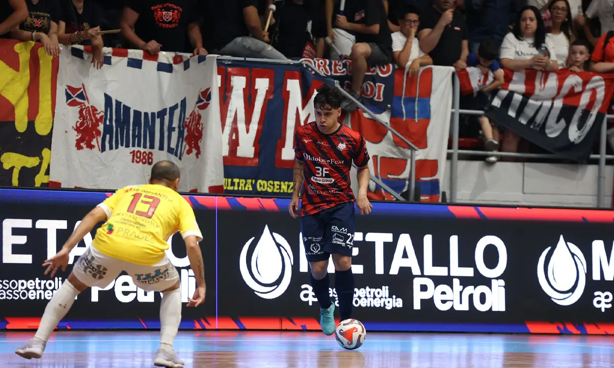 Pirossigeno Cosenza, è ancora Serie A. I rossoblù battono 6-3 Petrarca nello spareggio