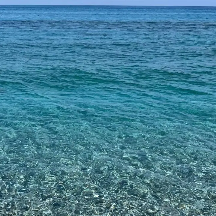Mare pulito e calmo: Ionio e Tirreno cosentino regalano il primo vero giorno d’estate