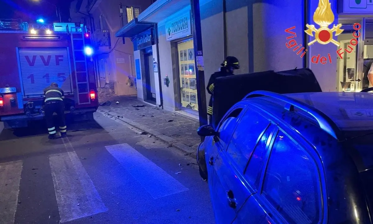 Incidente a Botricello, auto si schianta contro un muro