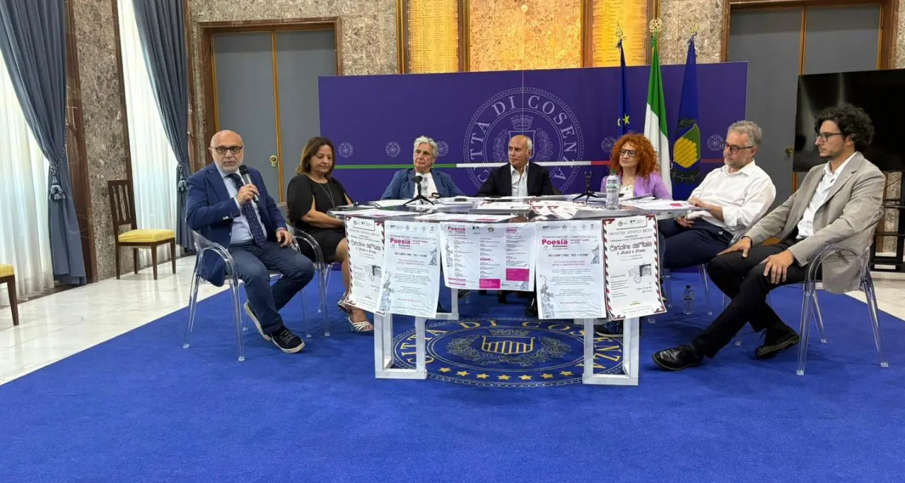 Cosenza, presentata la terza edizione del Festival della Poesia