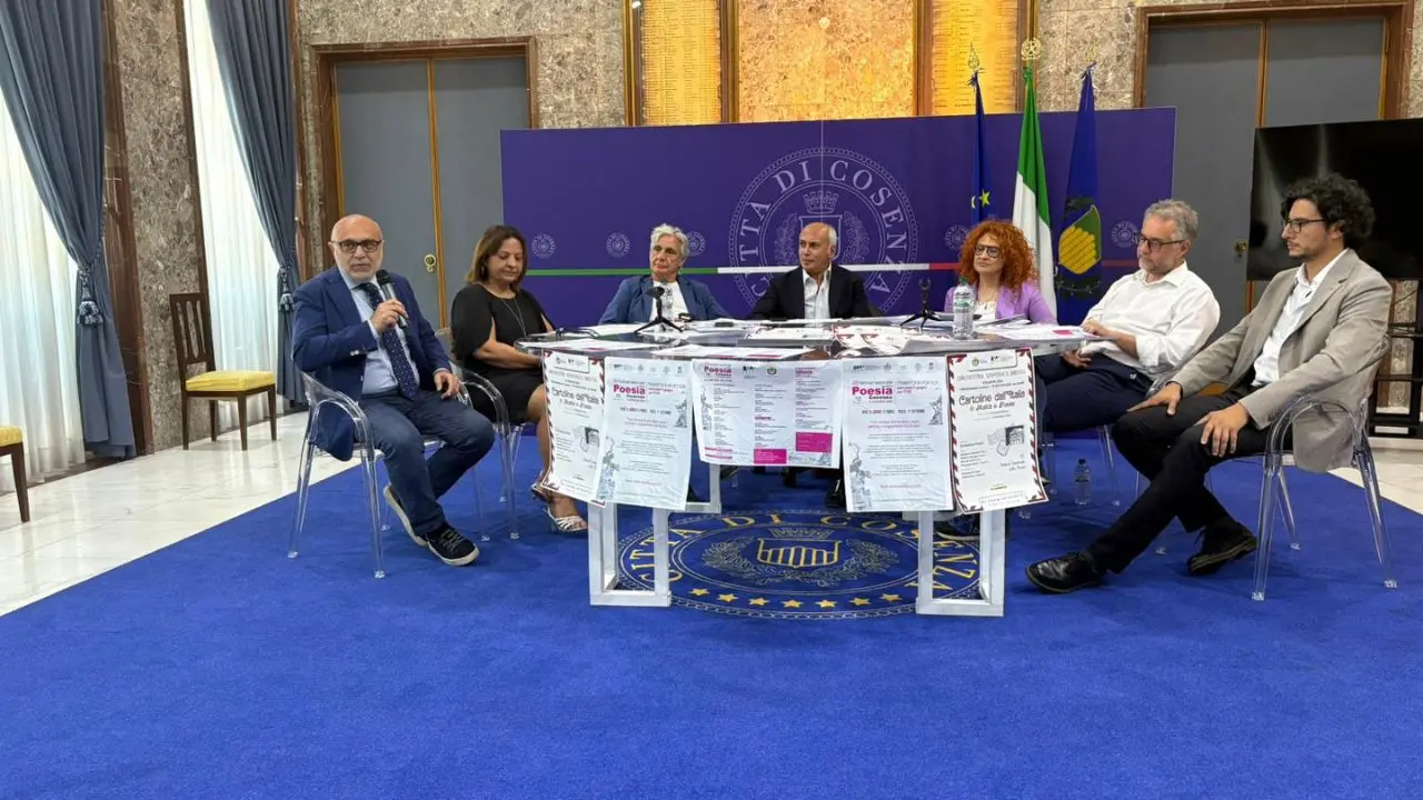 Cosenza, presentata la terza edizione del Festival della Poesia