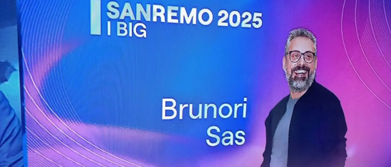 Sanremo, la scaletta definitiva di stasera. Brunori 19esimo cantante a esibirsi