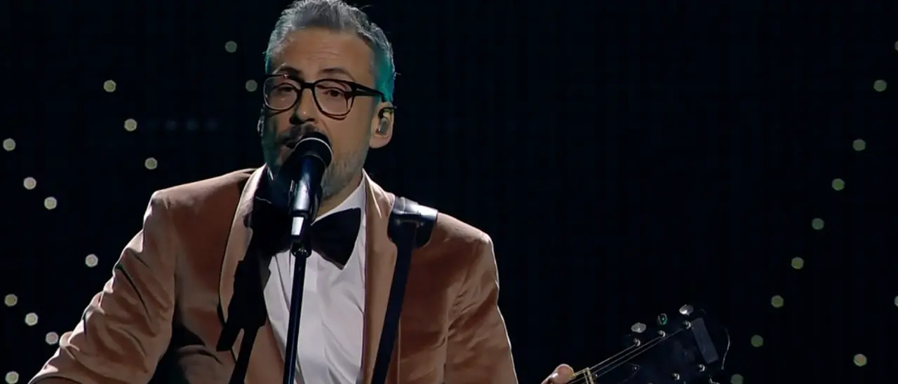 Sanremo, la mezzanotte è tutta per Brunori che infiamma l'Ariston