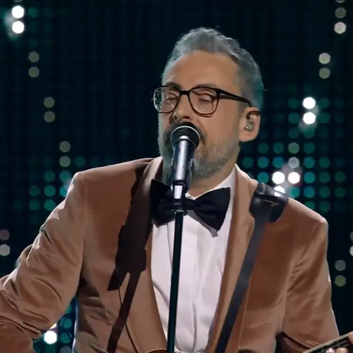 Scaletta della terza serata di Sanremo, per votare Brunori il codice è 02