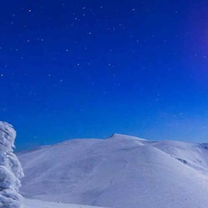 La Calabria ammira la Luna Piena della Neve, uno spettacolo affascinante per chi ama l'astronomia