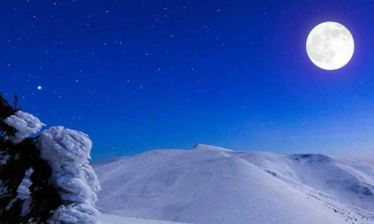 La Calabria ammira la Luna Piena della Neve, uno spettacolo affascinante per chi ama l'astronomia