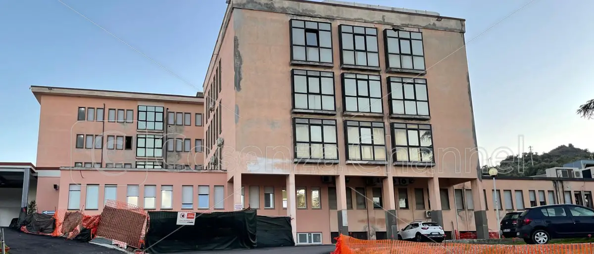 Cariati, le Lampare chiede lumi sull'ospedale: «Quale futuro per l'elisoccorso?»