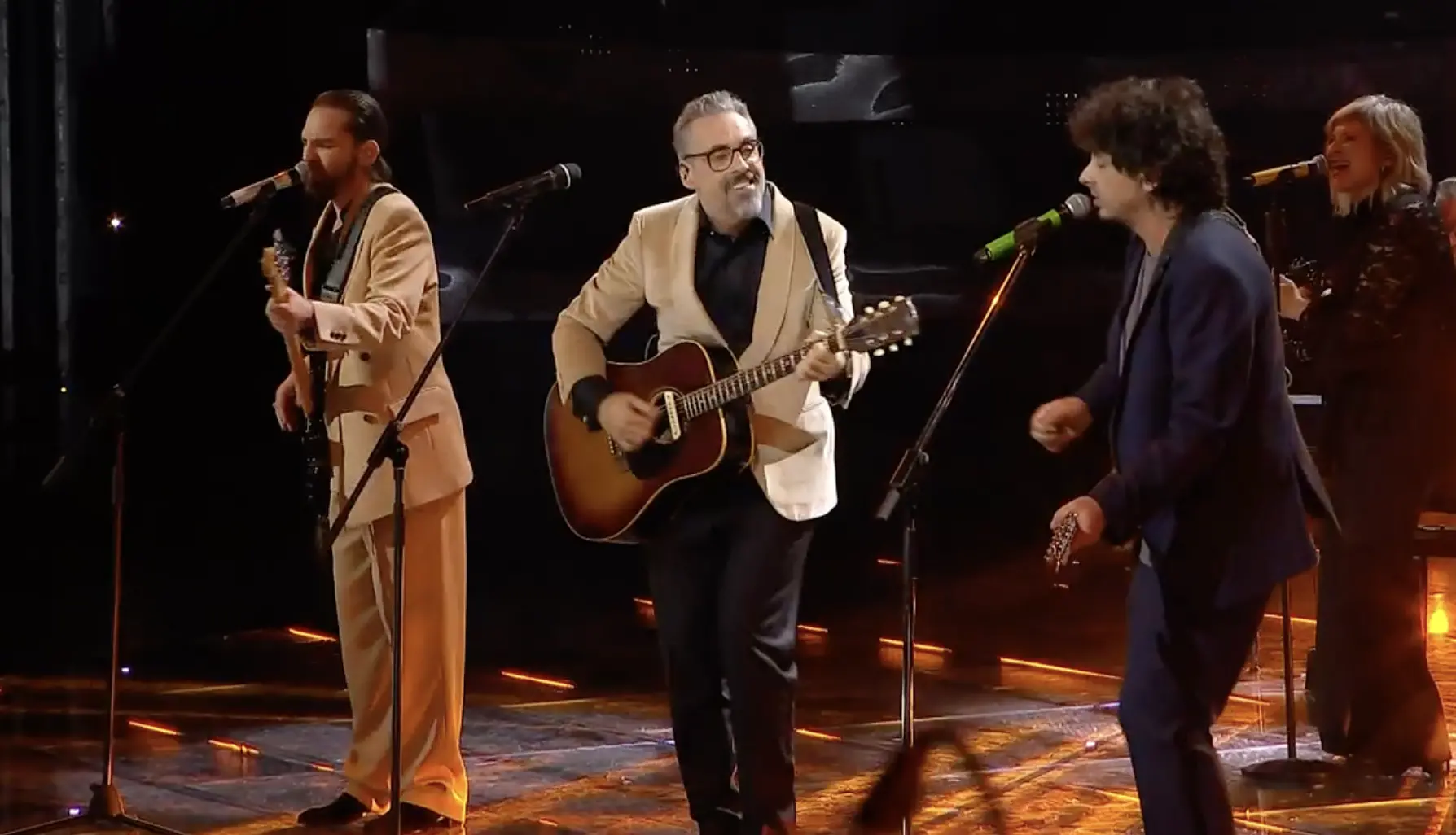 Sanremo, è da brividi l'omaggio di Brunori Sas a Lucio Dalla. La dedica a Benvegnù
