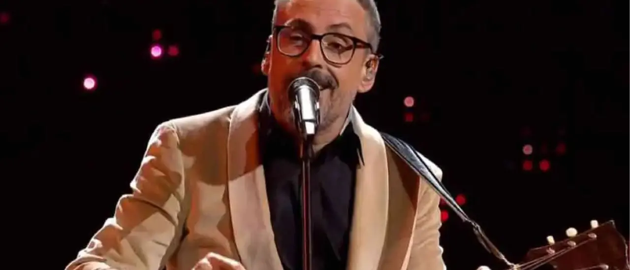 Finale Sanremo 2025, ecco quando si esibirà Dario Brunori: l'orario d'uscita dell'idolo di Cosenza