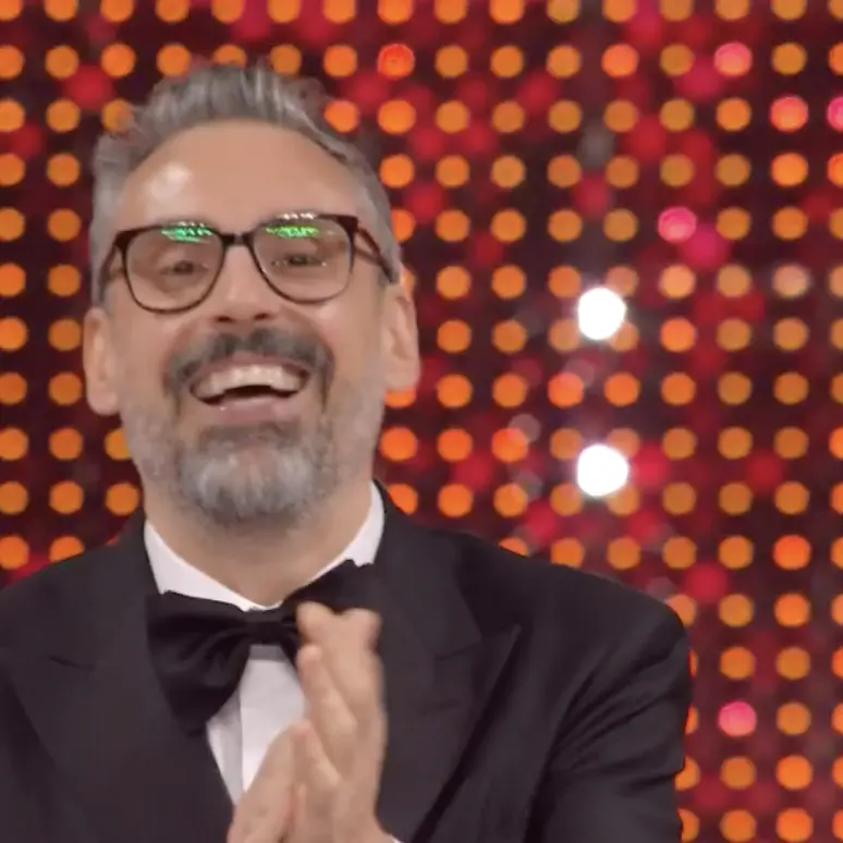 Dario Brunori terzo posto a Sanremo 2025 con \"L'Albero delle Noci\". Vince Olly