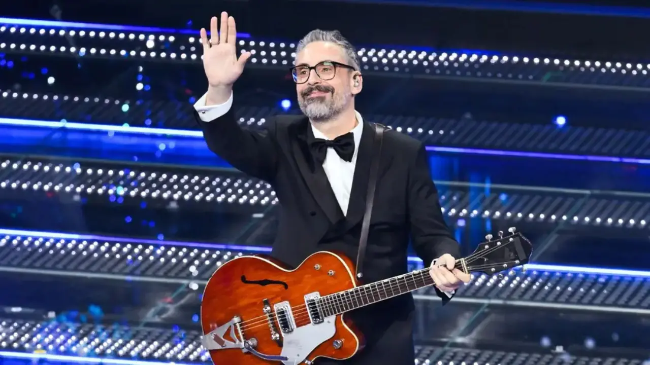 Dario Brunori superstar, a Milano doppio sold out al Forum di Assago e grande attesa