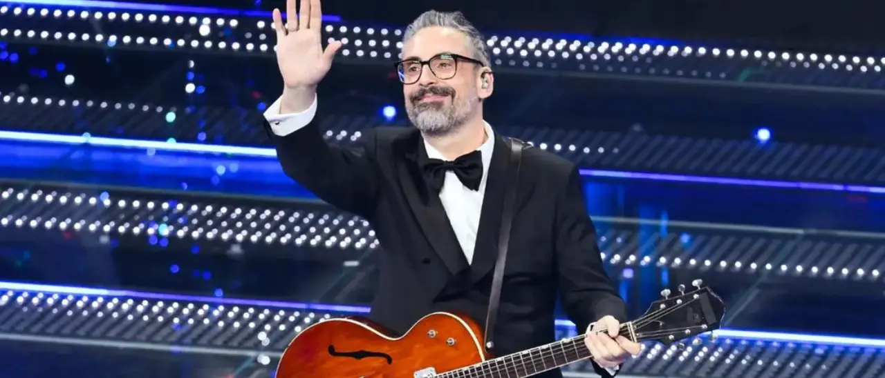 Dario Brunori superstar, a Milano doppio sold out al Forum di Assago e grande attesa