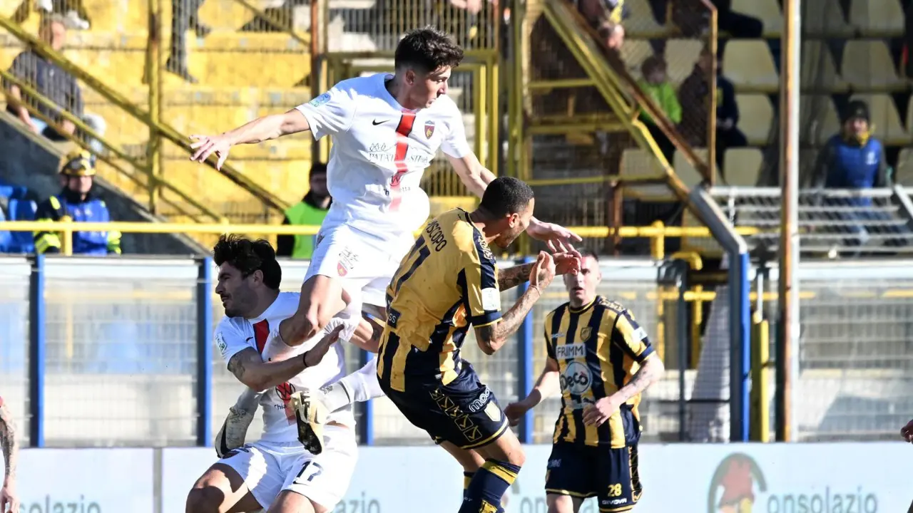 Juve Stabia-Cosenza 3-0, Lupi k.o. al \"Menti\": il tabellino del match