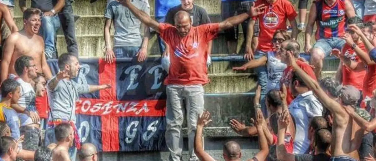 Addio a Salvatore Iaccino, la Curva Sud: «Ricordiamolo tutti insieme nella \"Bergamini\"»