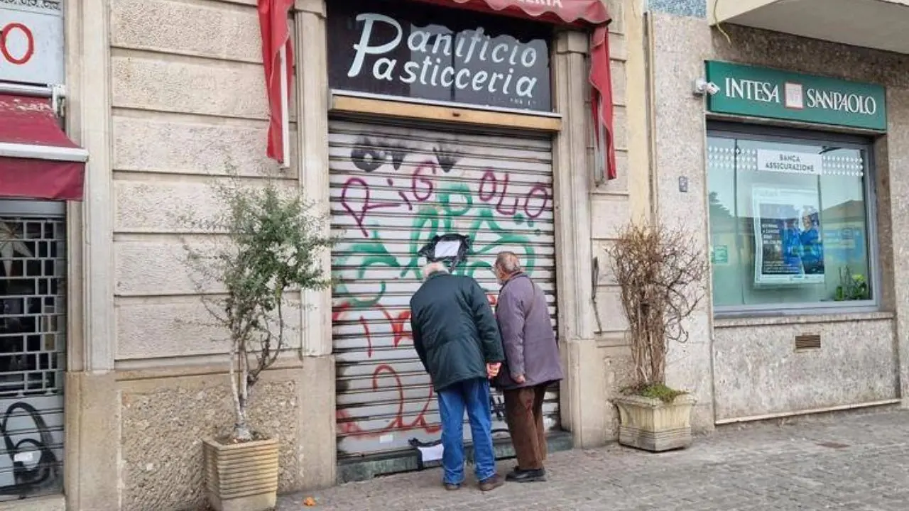 Omicidio in panetteria a Milano, arrestato il figlio 21enne del fornaio