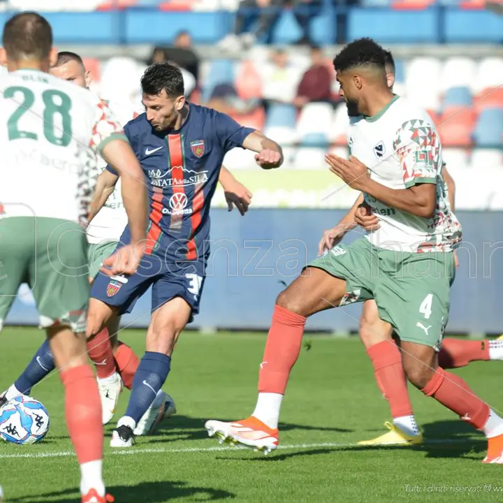 Catanzaro-Cosenza, Belmonte e Tortelli scelgono l'attacco: c'è un favorito