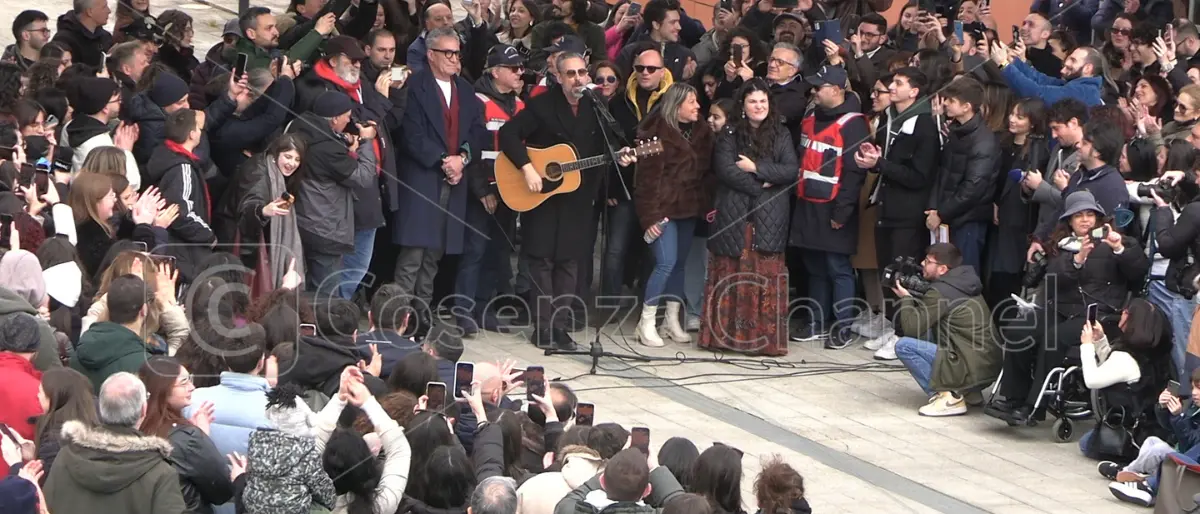 Dario Brunori al Manifesto: «La Calabria non è solo 'nduja e 'ndrangheta»