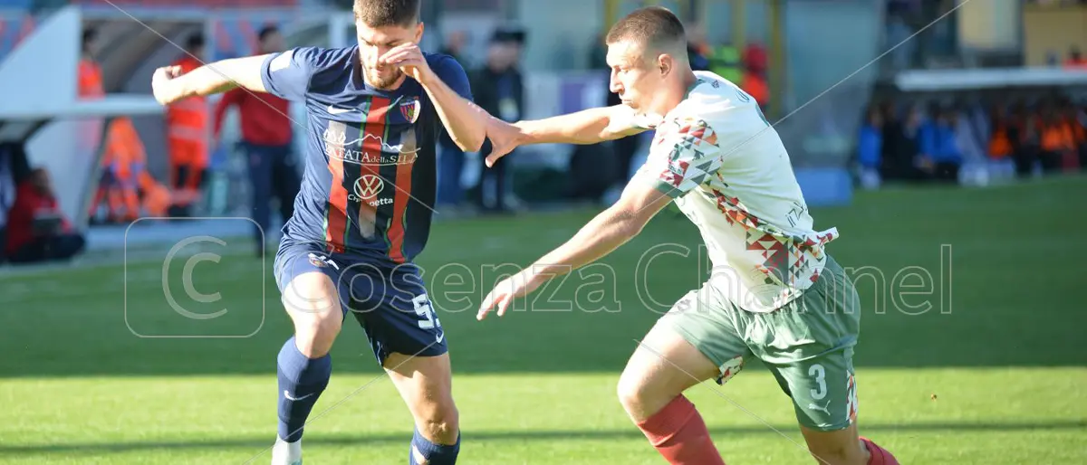 Cosenza, ultimo giorno da tesserati rossoblù per due calciatori