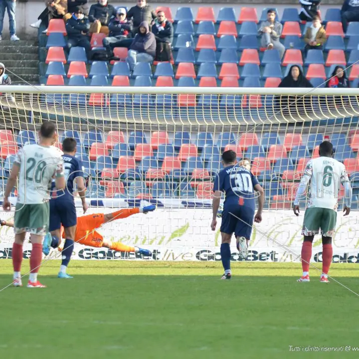 Cosenza giù a picco. Il Palermo passeggia al Marulla e Guarascio lascia prima lo stadio (0-3)