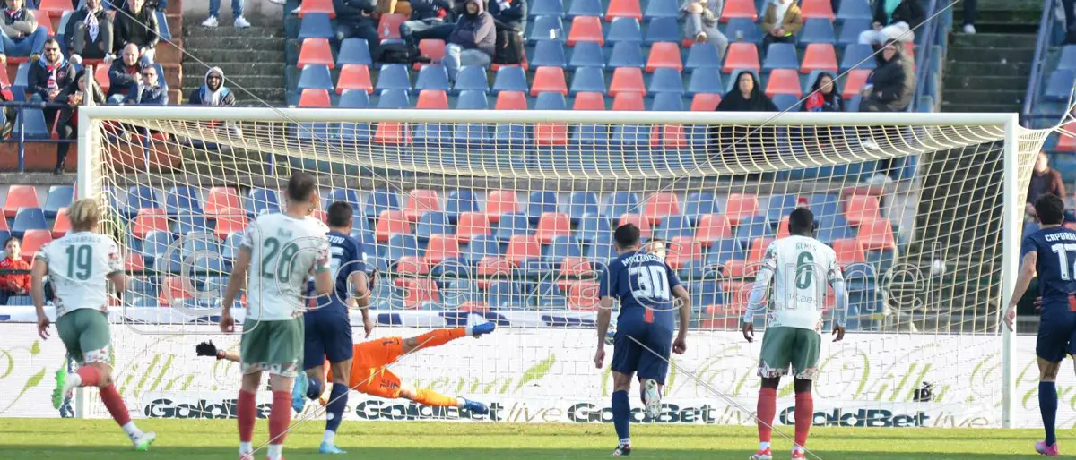 Cosenza giù a picco. Il Palermo passeggia al Marulla e Guarascio lascia prima lo stadio (0-3)