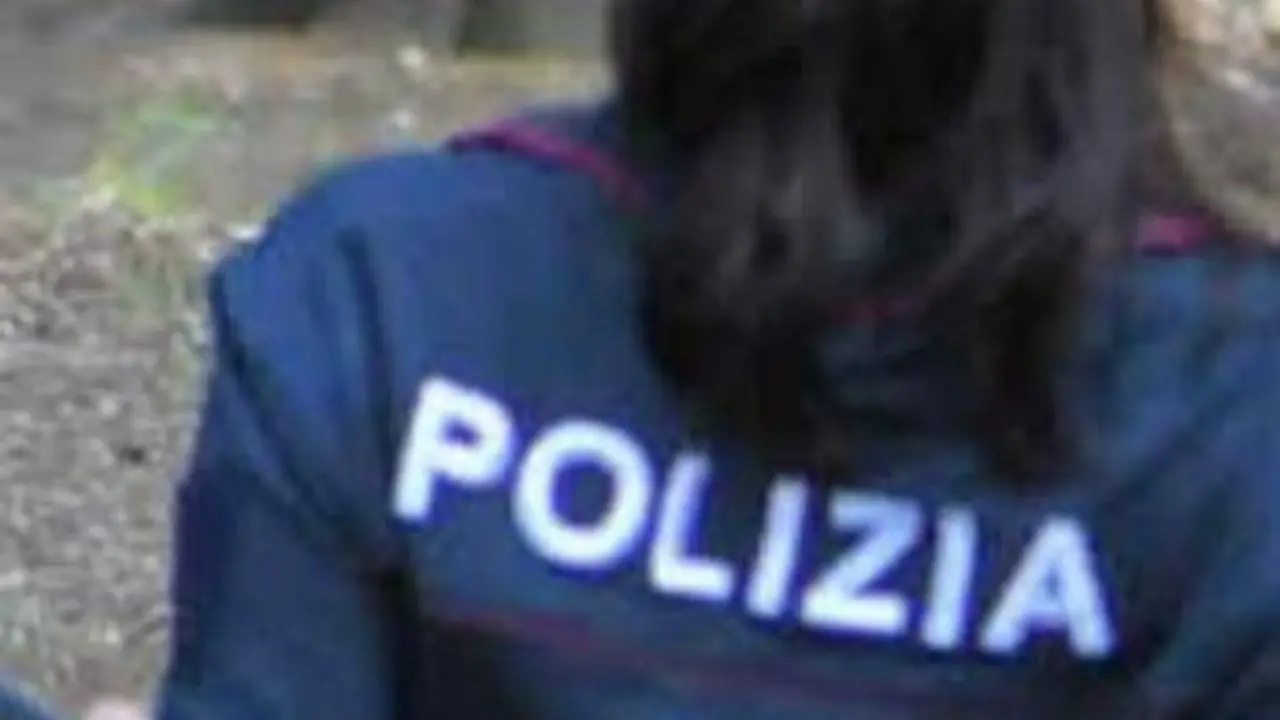 Trento, poliziotta transgender fuori servizio picchiata a sangue da tre ultras