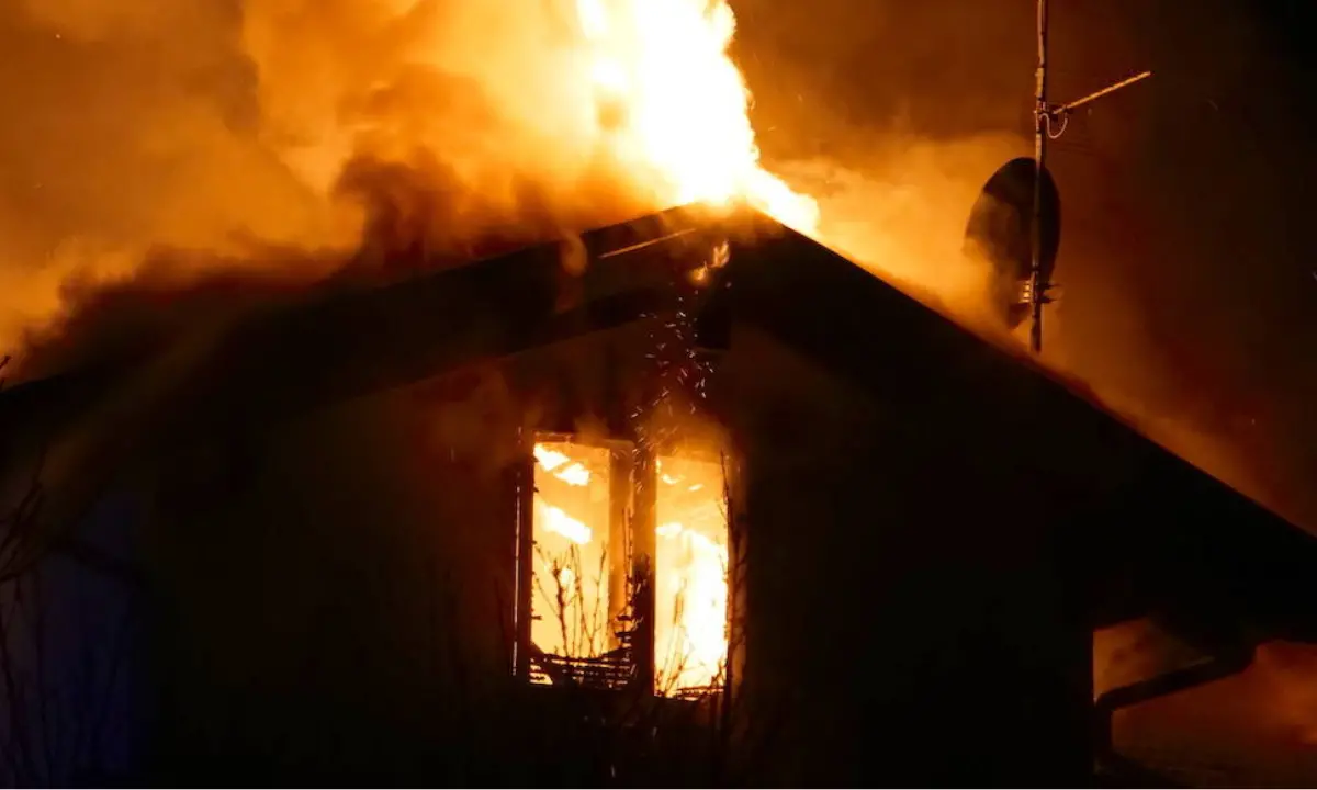 Rossano, fiamme nel centro storico: salvi due cagnolini, nessun ferito