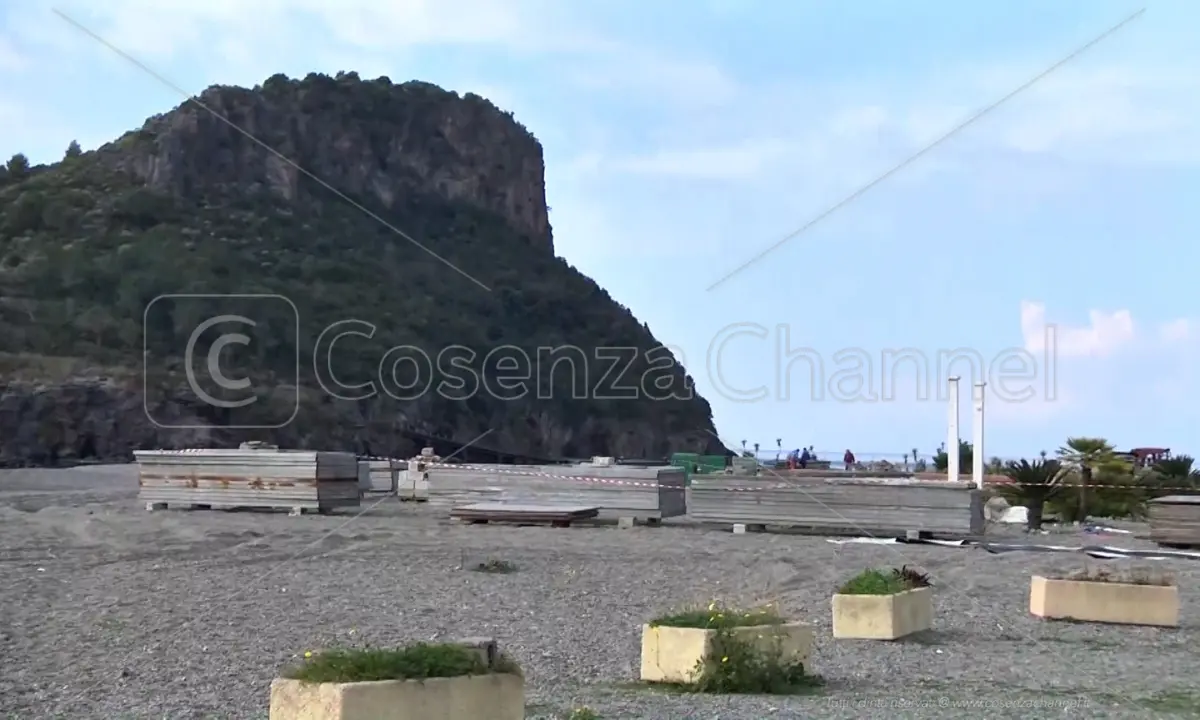 Concessioni balneari in Calabria, Giannotti ai sindaci: «Non c'è bisogno di alcun atto amministrativo»