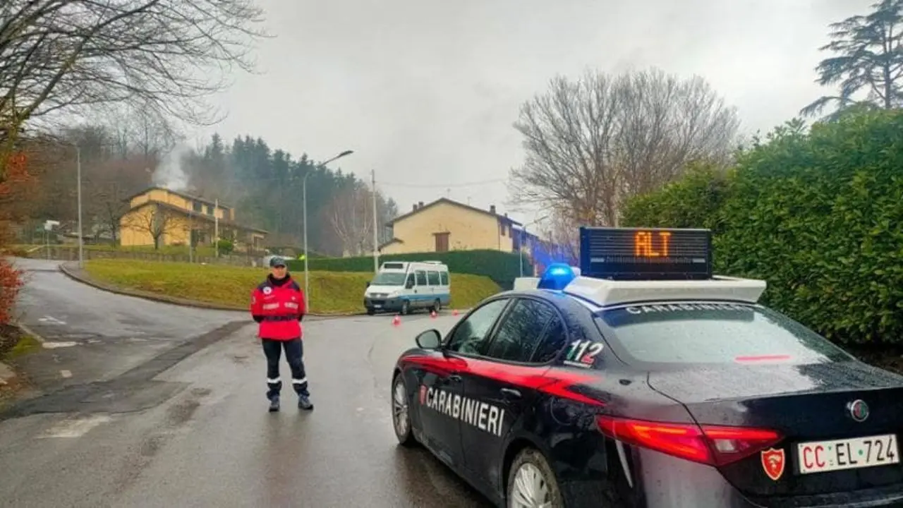 Prato, 22enne uccide la madre con tre coltellate e poi incendia la casa