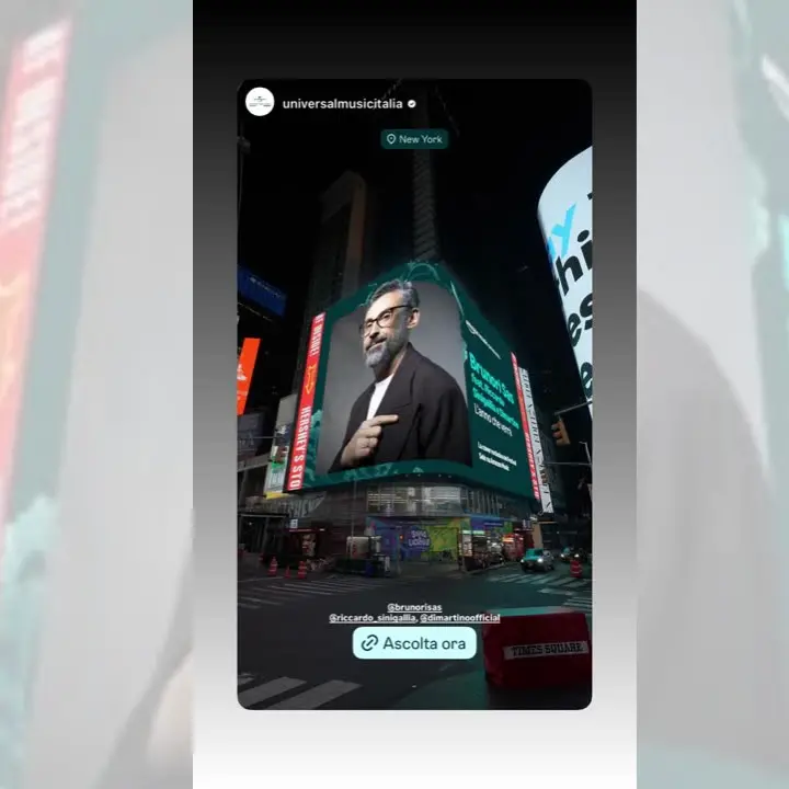 Dario Brunori sbarca a New York: la cover de \"L'anno che verrà\" sui maxischermi di Times Square