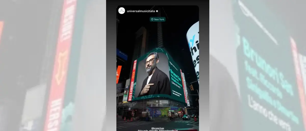 Dario Brunori sbarca a New York: la cover de \"L'anno che verrà\" sui maxischermi di Times Square