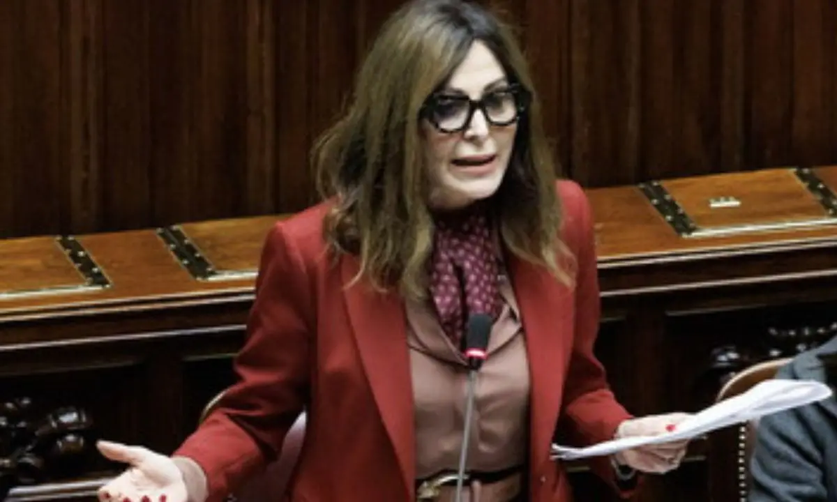 Daniela Santanchè denuncia Francesca Pascale: «Ho lo scontrino della mia borsa Hermes»