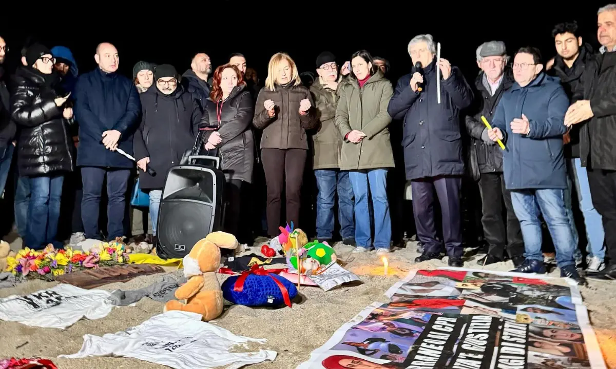 Cutro, veglia alle 4 di mattina a due anni dalla tragedia. Schlein chiede giustizia e verità