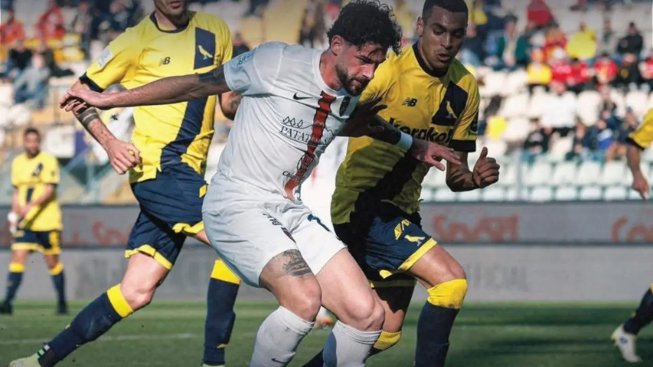 Cosenza, sorriso a metà: 1-1 contro il Modena, Pedro Mendes pareggia Artistico