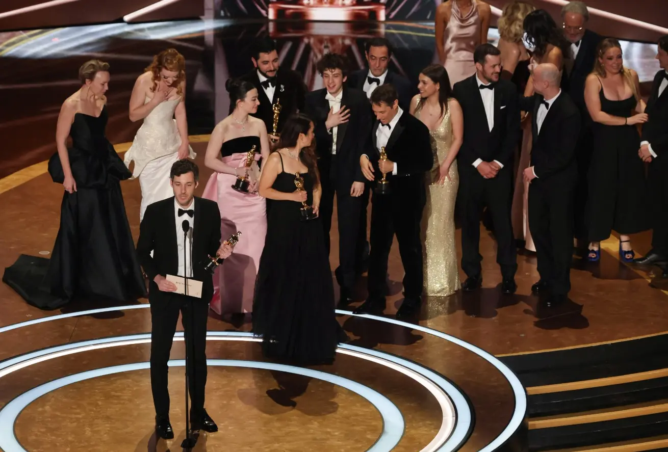 Oscar 2025: trionfo per “Anora”. Moore a secco, Kieran Culkin al suo primo premio