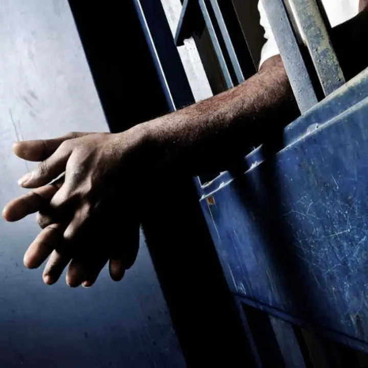 Aggressione in carcere: agente di Sibari ferito da detenuto al grido di \"Allah Akbar\"