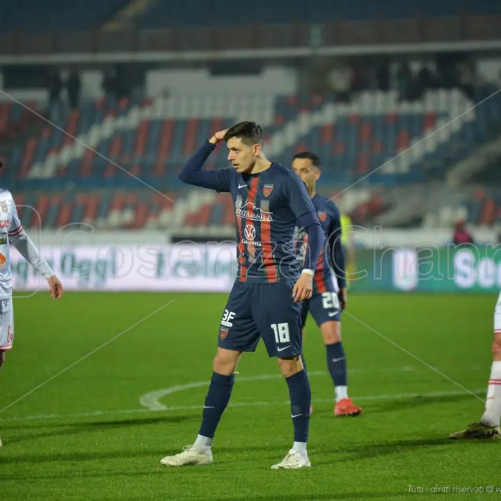 Cosenza, scelte obbligate in difesa. Cruz spinge per un maglia da titolare