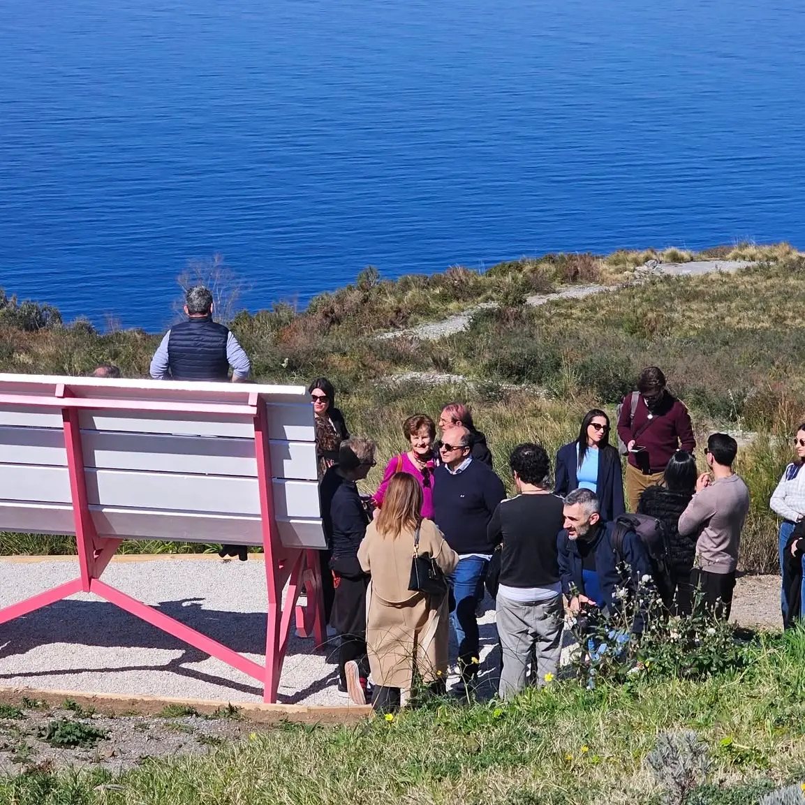 San Nicola Arcella, inaugurata la panchina gigante con vista sul Golfo di Policastro
