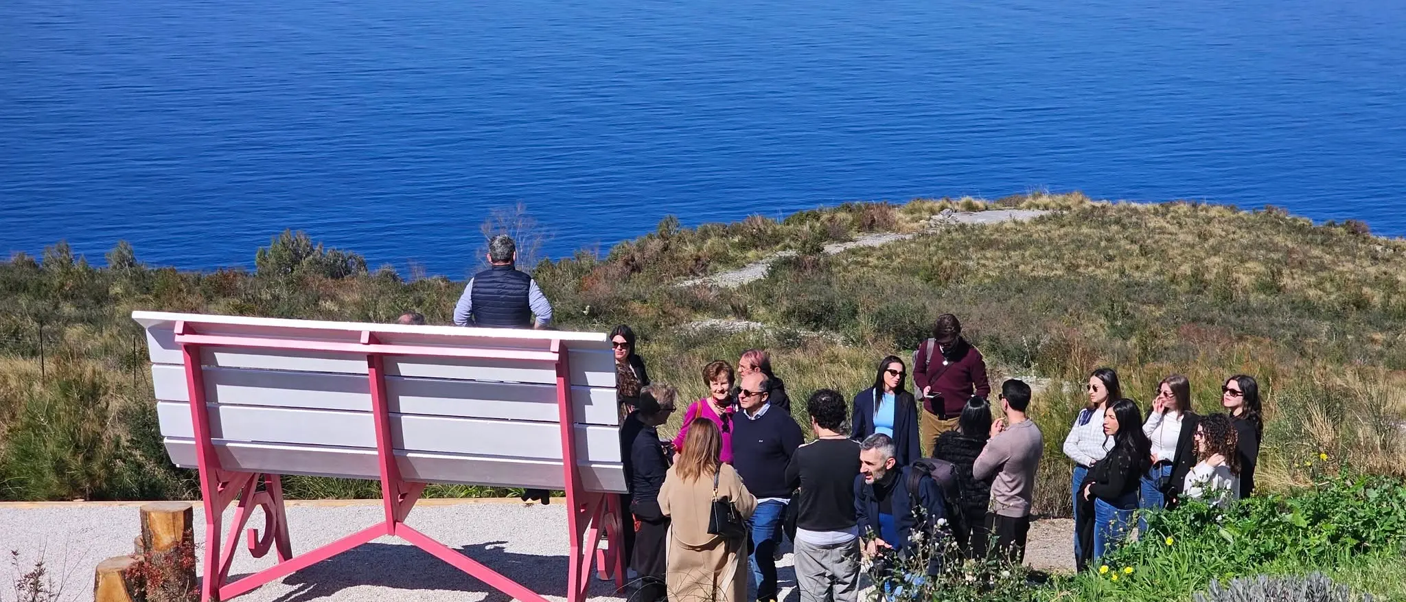 San Nicola Arcella, inaugurata la panchina gigante con vista sul Golfo di Policastro