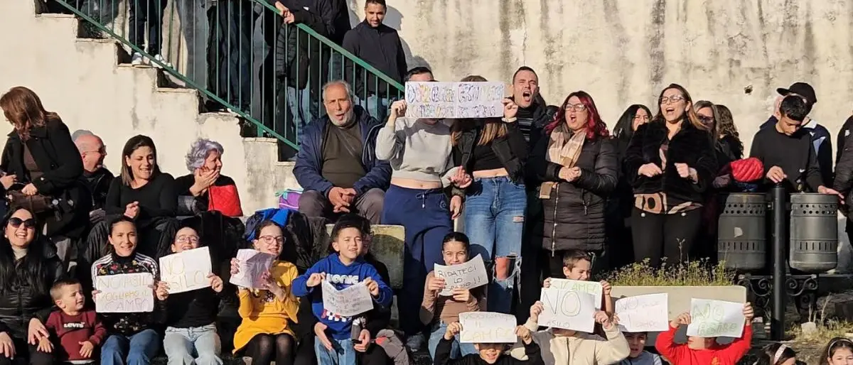 Casali del Manco, l'asilo nido in contrada Morelli scatena la protesta