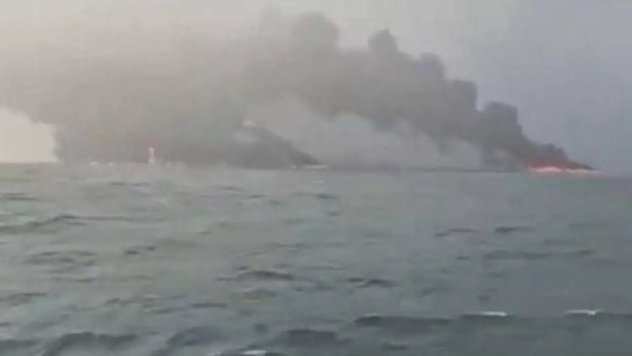 Collisione tra petroliera Usa e cargo nel Mare del Nord: incendio a bordo, 32 feriti
