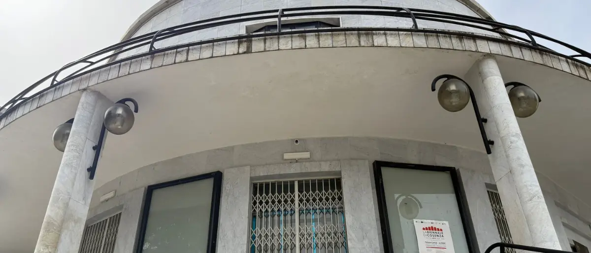 Cinema teatro Italia ancora chiuso. Doveva inaugurare nel 2024, ma ancora non se ne parla - FOTO