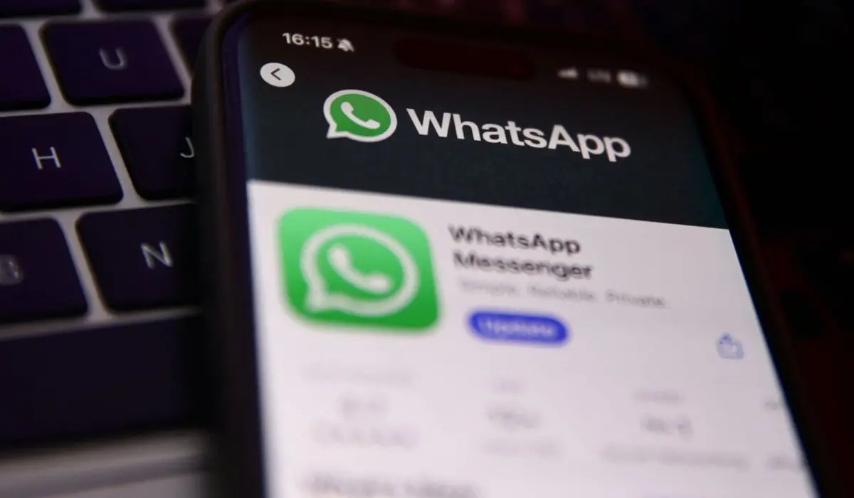 Spiare WhatsApp è reato: la Cassazione lo conferma, fino a 10 anni di carcere