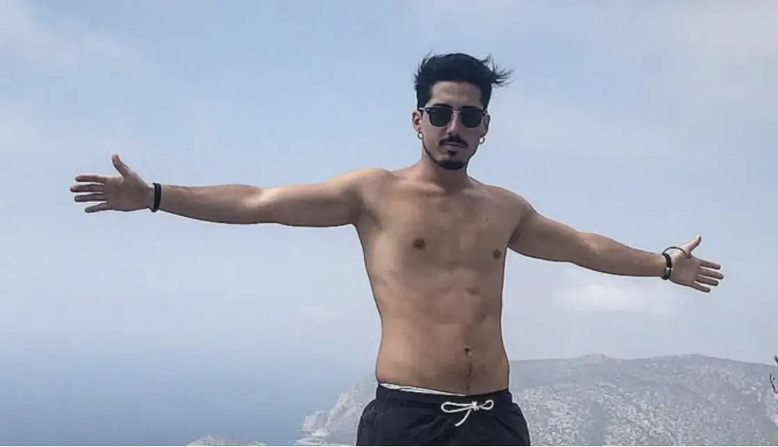 Caduto dall'ottavo piano per scattarsi un selfie spettacolare. L'ipotesi sulla morte di Dylan Torsello