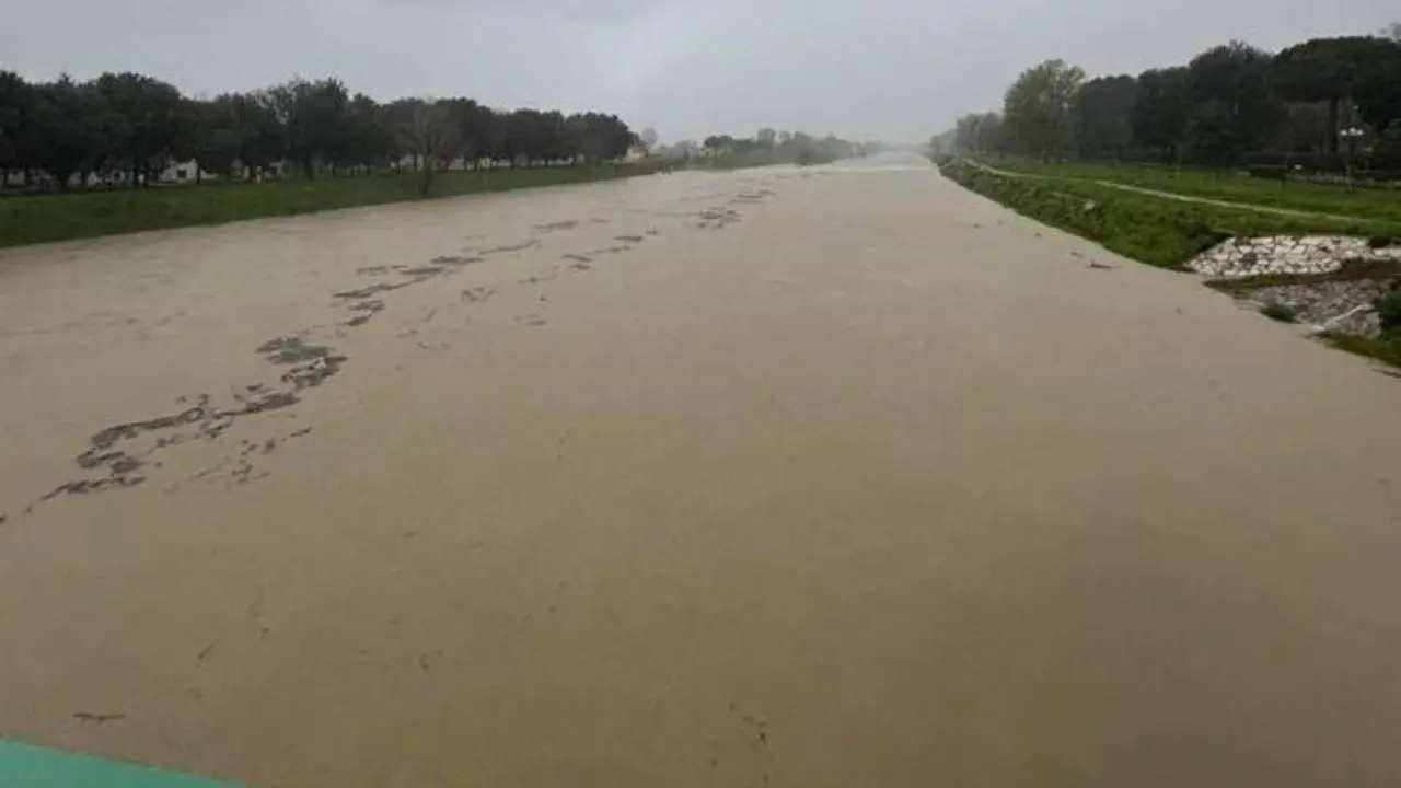 Maltempo, piogge incessanti in Emilia Romagna. Anche in Toscana è allerta rossa