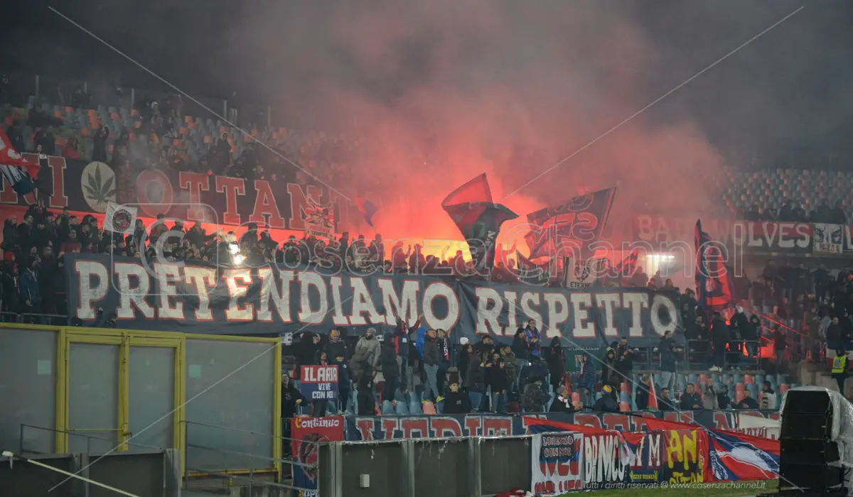 Catanzaro-Cosenza, il derby day. All'andata col caos biglietti ripartì la contestazione